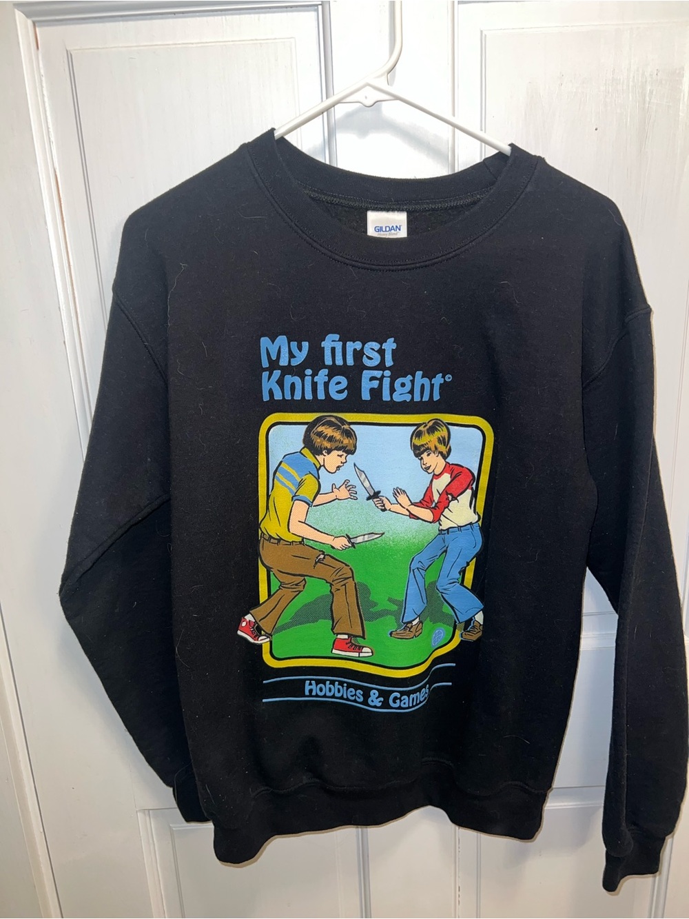 Gildan Black Heavy Blend Sweatshirt Label Close-Up